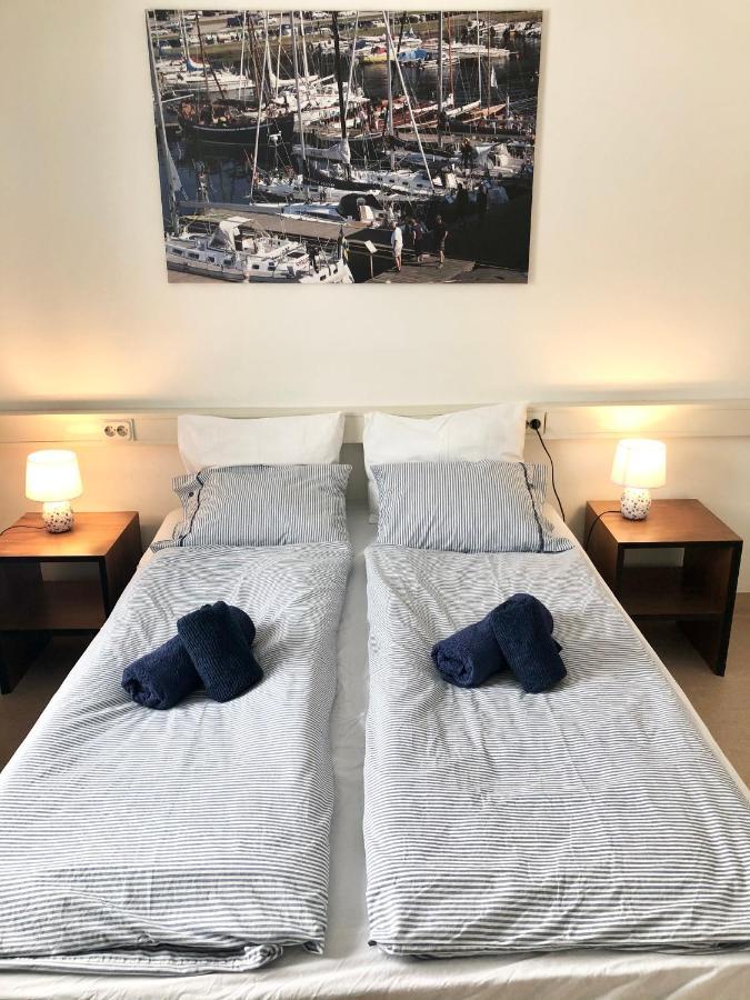 Henans Hostel In The Marina Экстерьер фото